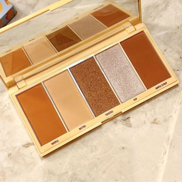 Makeup Revolution Waffle Face Palette Bronzer Contour Highlighter NEW - Picture 3 of 7